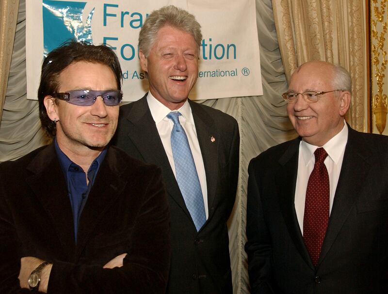 U2 lead singer Bono, former US president Bill Clinton and Gorbachev attend a dinner hosted by the former Soviet leader at the Russian Embassy in New York in March 2002. AP