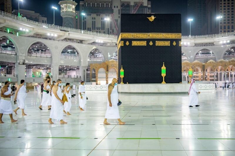 The first group of Muslims, allowed in the mosque compound by appointment, arrive at the Grand Mosque to perform Umrah. Courtesy General Presidency for the Affairs of the Grand Mosque and the Prophet's Mosque