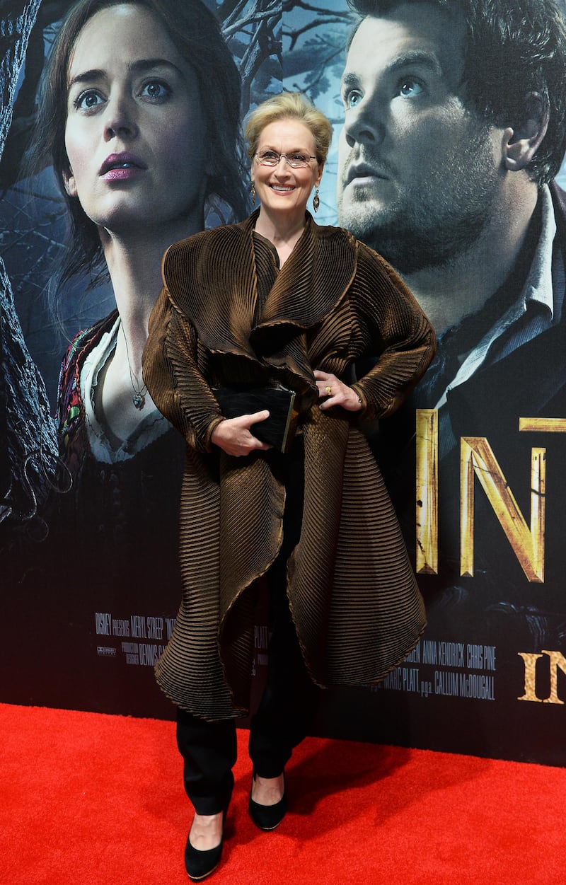 epa04550007 US actress Meryl Streep poses for photographers during the UK gala screening of 'Into The Woods' in London, Britain, 07 January 2015. The movie opens across British theaters on 09 January.  EPA/FACUNDO ARRIZABALAGA