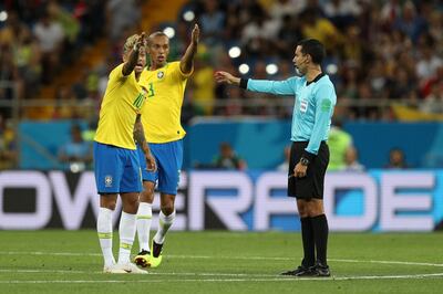 ROSTOV-ON-DON, RUSSIA - JUNE 17:  Neymar Jr and Miranda of Brazil argue with the referee Cesar Ramos during the 2018 FIFA World Cup Russia group E match between Brazil and Switzerland at Rostov Arena on June 17, 2018 in Rostov-on-Don, Russia.  (Photo by Buda Mendes/Getty Images)