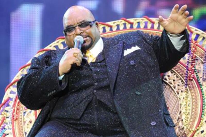 (FILES) US singer Solomon Burke (R) performs during the eighth edition of the Mawazine music festival in Rabat on May 20, 2009. US soul singer Solomon Burke has died, a spokeswoman for The Netherlands' Amsterdam-Schipol airport, where his plane from Los Angeles landed on October 10, 2010, told AFP.  AFP PHOTO / FADEL