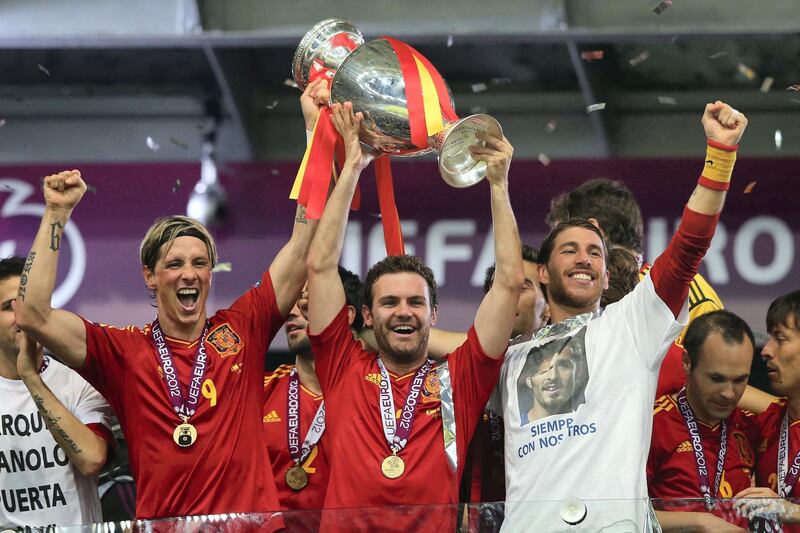 KIEV, UKRAINE - JULY 01: (L-R) Fernando Torres, Juan Mata and Sergio Ramos of Spain lift the trophy after victory during the UEFA EURO 2012 final match between Spain and Italy at the Olympic Stadium on July 1, 2012 in Kiev, Ukraine.  (Photo by Handout/UEFA via Getty Images)
