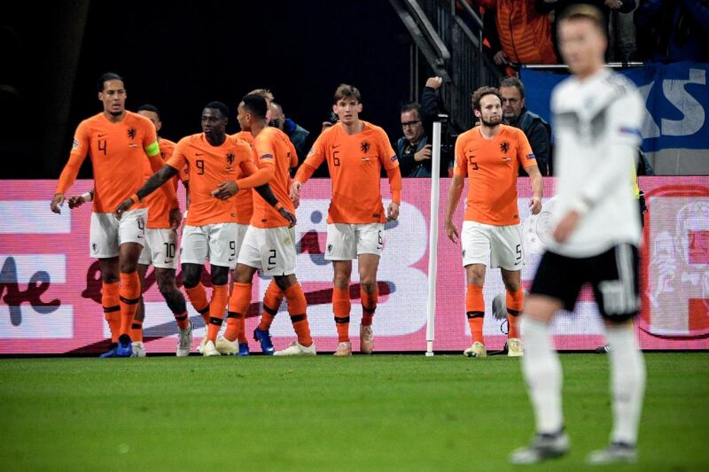 epa07178220 Netherland's Virgil Van Dijk (L) celebrates with teammates after scoring the 2-2 goal during the UEFA Nations League soccer match between Germany and the Netherlands in Gelsenkirchen, Germany, 19 November 2018.  EPA/SASCHA STEINBACH