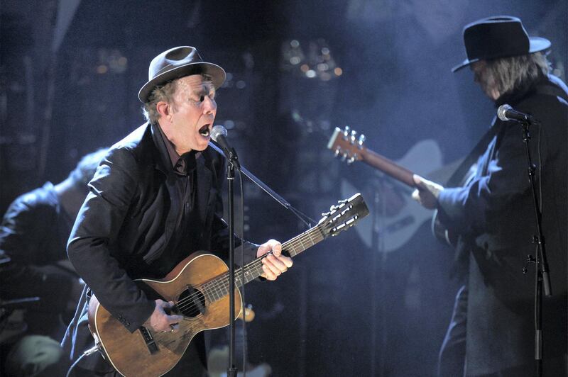 Singer Tom Waits (L) performs with Neil Young after being inducted during the 2011 Rock and Roll Hall of Fame induction ceremony at the Waldorf Astoria Hotel in New York March 14, 2011.  REUTERS/Lucas Jackson (UNITED STATES - Tags: ENTERTAINMENT) - GM1E73F0XUB01