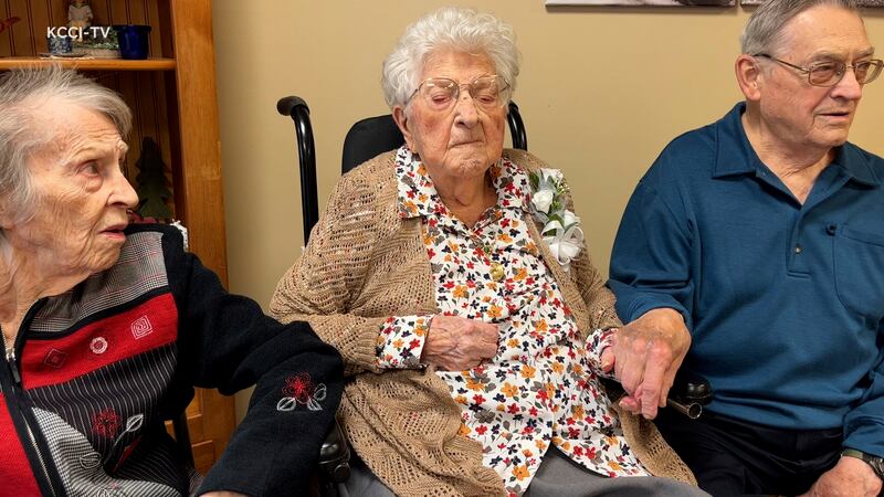 Bessie Laurena Hendricks, centre, celebrating her 115th birthday in November 2022. AP