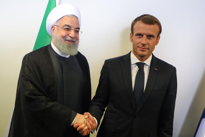 French President Emmanuel Macron (R) meets with Iranian President Hassan Rouhani (L) on the sidelines of the UN General Assembly at the UN headquarters on September 25, 2018, in New York. / AFP / ludovic MARIN
