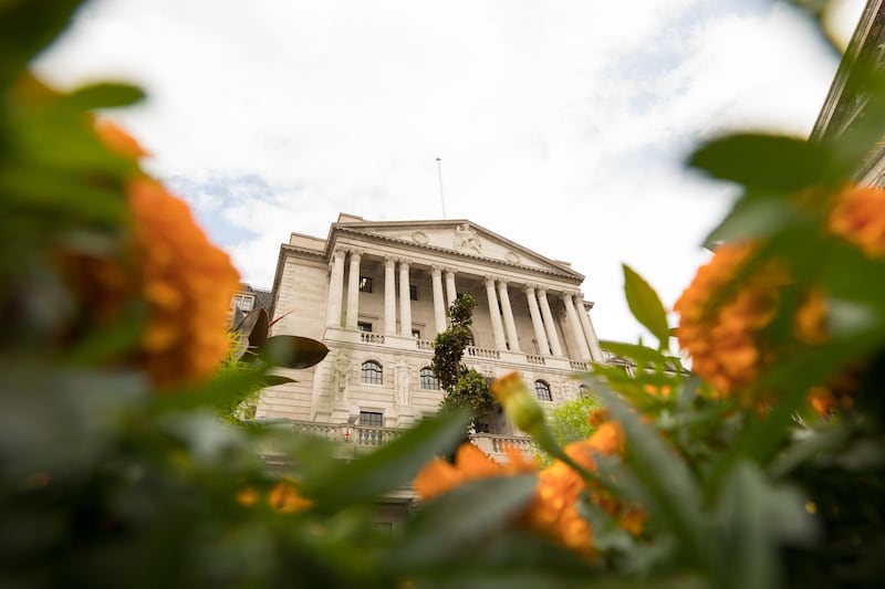 Flowers sit in front of the Bank of England (BOE) in the City of London, U.K., on Monday, July 30, 2018. The BOE is widely expected to raise the rate to 0.75 percent, the second hike since November. Photographer: Jason Alden/Bloomberg