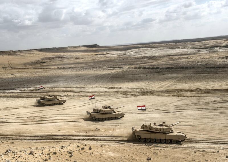 Egyptian tanks take part in the Arab Shield military exercises in the Matrouh Governorate Mohamed Naguib miilitary base, northwest of the capital Cairo on November 15, 2018. - Forces from Saudi Arabia, Egypt, the UAE, Kuwait, Bahrain and Jordan are taking part in the maneuvers. (Photo by Khaled DESOUKI / AFP)