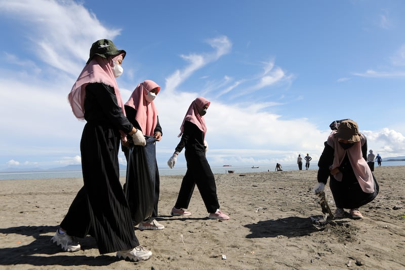 Young people organise a beach cleanup in Indonesia. EPA