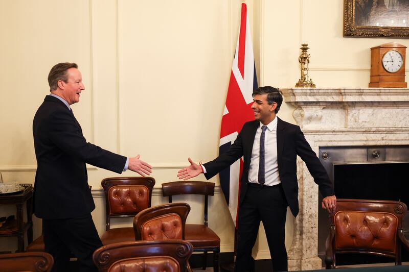 13/11/2023. London, United Kingdom. David Cameron speaks with the Prime Minister, Rishi Sunak as he is appointed as Foreign Secretary as the Prime Minister reshuffles his cabinet from 10 Downing Street. Picture by Simon Dawson / No 10 Downing Street