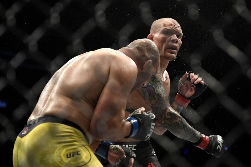 Anthony Smith (R) of the United States fights Glover Teixeira (L) of Brazil. Getty