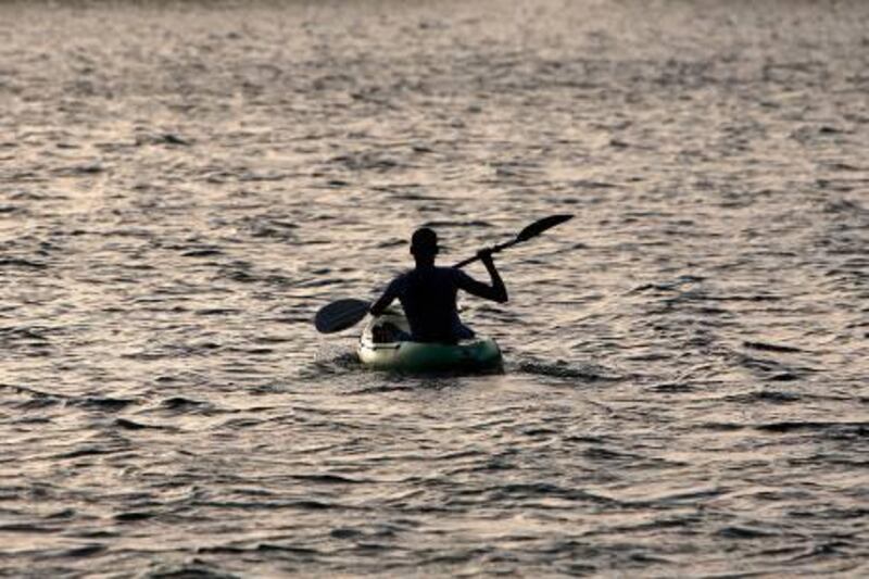 DUBAI, UNITED ARAB EMIRATES Ð Feb 7: One of the resident doing kayak near the frond P at Palm Jumeirah in Dubai.  (Pawan Singh / The National) For House&Home. Story by Stella Rosato *** Local Caption ***  PS0702- PALM JUMEIRAH15.jpg