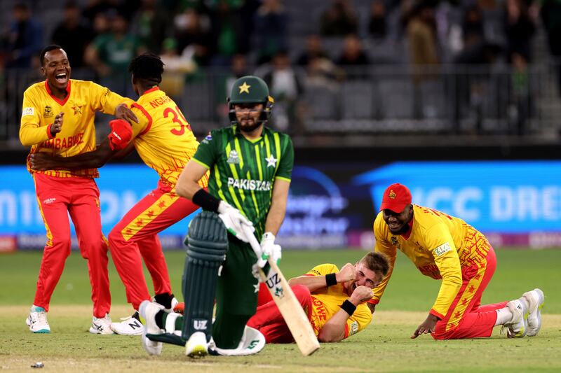 Brad Evans (2-R) of Zimbabwe and teammates celebrate after winning the ICC Menâ€™s T20 World Cup 2022 Super 12 cricket match between Pakistan and Zimbabwe at Optus Stadium in Perth, Australia, 27 October 2022.   EPA / RICHARD WAINWRIGHT NO ARCHIVING, EDITORIAL USE ONLY, IMAGES TO BE USED FOR NEWS REPORTING PURPOSES ONLY, NO COMMERCIAL USE WHATSOEVER, NO USE IN BOOKS WITHOUT PRIOR WRITTEN CONSENT FROM AAP AUSTRALIA AND NEW ZEALAND OUT