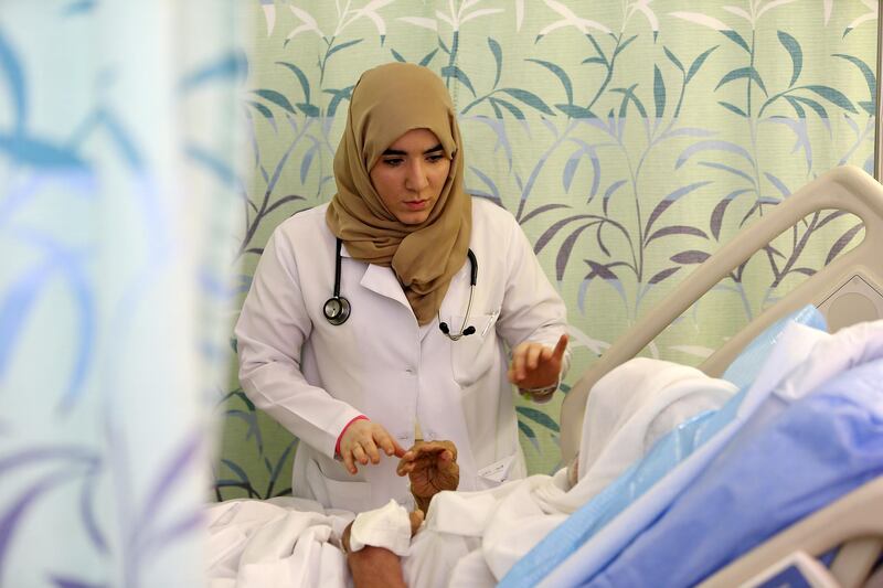 AJMAN , UNITED ARAB EMIRATES Ð June 15 , 2014 : Hessa Ali , Emirati trainee doctor talking to the patient at Khalifa hospital in Ajman. ( Pawan Singh / The National ) For News. Story by Melanie Swan

