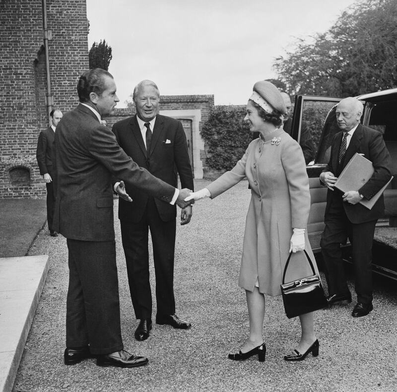 US President Richard Nixon (1913 - 1994, left) and British Prime Minister Edward Heath (1916 - 2005, centre) meet Queen Elizabeth II for lunch at Chequers, UK, 3rd October 1970.  (Photo by Douglas Miller/Keystone/Hulton Archive/Getty Images)
