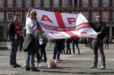 epa07415229 Ajax fans gather at Plaza Mayor in central Madrid, Spain, 05 March 2019, prior to the UEFA Champions League round of 16, second leg soccer match between Real Madrid and Ajax Amsterdam.  EPA/BALLESTEROS