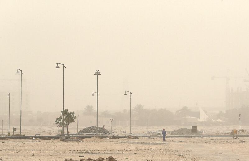 DUBAI , UNITED ARAB EMIRATES , JULY 30 – 2018 :- View of the dusty and hot weather in Al Furjan area in Dubai. ( Pawan Singh / The National )  For News.