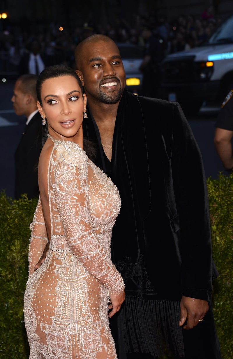 epa04733394 Kim Kardashian (L) and Kanye West (R) arrive for the 2015 Anna Wintour Costume Center Gala held at the New York Metropolitan Museum of Art in New York, New York, USA, 04 May 2015. The Costume Institute will present the exhibition 'China: Through the Looking Glass' at The Metropolitan Museum of Art from 07 May to 16 August 2015.  EPA/JUSTIN LANE