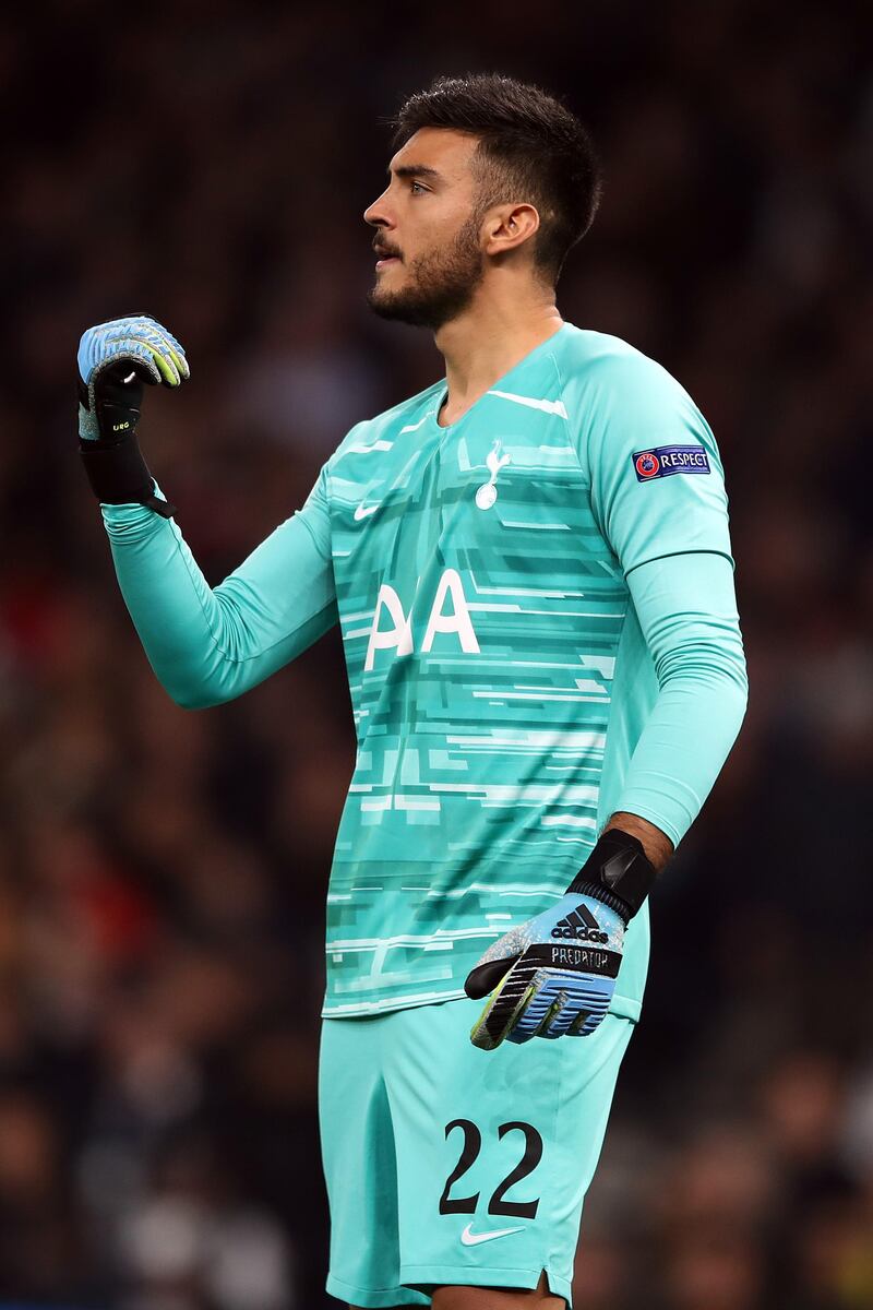 LONDON, ENGLAND - OCTOBER 22: Paulo Gazzaniga of Tottenham Hotspur instructs his players during the UEFA Champions League group B match between Tottenham Hotspur and Crvena Zvezda at Tottenham Hotspur Stadium on October 22, 2019 in London, United Kingdom. (Photo by Bryn Lennon/Getty Images)