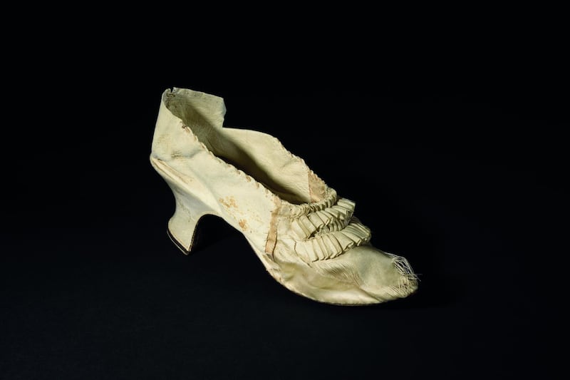 The shoe will be auctioned on Sunday, November 15 in Versailles. AFP