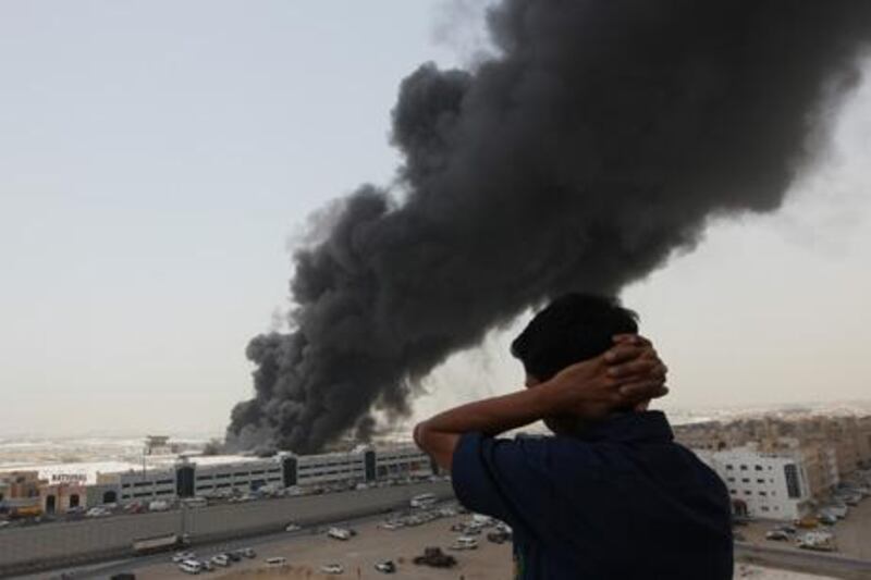 AL SHARJAH - MAY 11,2010 . Thick smoke billows from the burning National Paints Factory in Al Dhaid road,Al Sharjah. ( Paulo Vecina/The National )