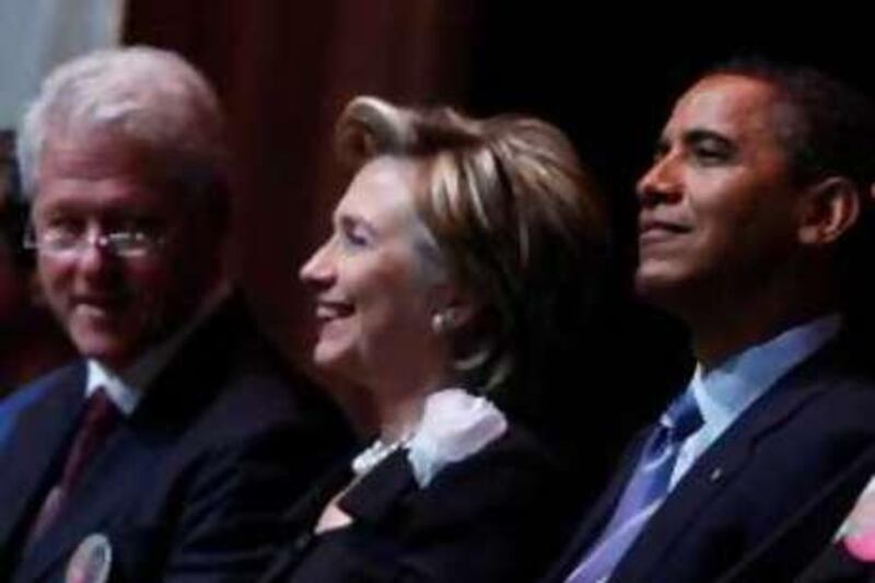 US Democratic presidential candidate Senator Barack Obama (D-IL) (Right) shares a laugh with Senator Hillary Clinton (D-NY)and former US President Bill Clinton (Left) at a memorial service for Rep. Stephanie Tubbs Jones (D-OH) in Cleveland, Ohio, August 30, 2008. Tubbs Jones, an Ohio Democrat who was one of the few dissenting voices in Congress during the 2003 invasion of Iraq, died on Wednesday after a brain aneurysm, a hospital spokeswoman said. REUTERS/Jim Young  (UNITED STATES) US PRESIDENTIAL ELECTION CAMPAIGN 2008 (USA)