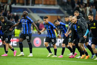 Inter Milan's players celebrate at the end of the Champions League quarterfinal second leg soccer match between Inter Milan and Benfica at the San Siro stadium in Milan, Italy, Wednesday, April 19, 2023.  Inter Milan won 5-3 on aggregate.  (AP Photo / Luca Bruno)