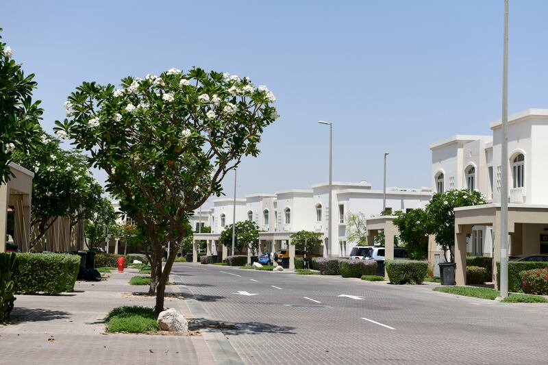 The Al Ghadeer neighbourhood offers a variety of residential units, including villas, townhouses and apartments.