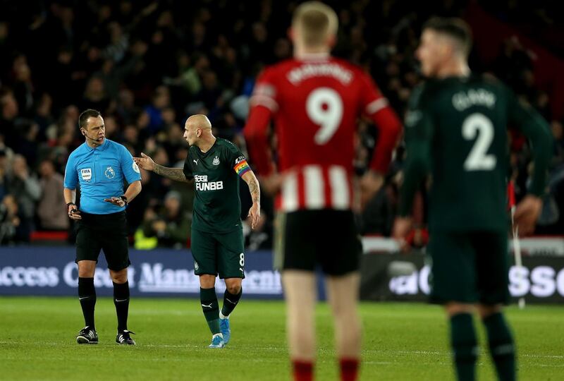 SHEFFIELD, ENGLAND - DECEMBER 05: Jonjo Shelvey (R) of Newcastle asks referee Stuart Attwell to check with VAR during the Premier League match between Sheffield United and Newcastle United at Bramall Lane on December 05, 2019 in Sheffield, United Kingdom. (Photo by Nigel Roddis/Getty Images)