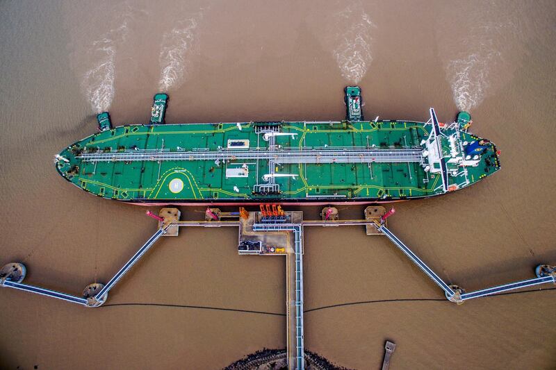 An oil tanker unloads crude oil at a crude oil terminal in Zhoushan, Zhejiang province, China July 4, 2018. Picture taken July 4, 2018.  REUTERS/Stringer ATTENTION EDITORS - THIS IMAGE WAS PROVIDED BY A THIRD PARTY. CHINA OUT.     TPX IMAGES OF THE DAY