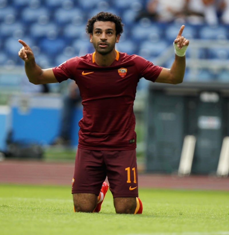 ROME, ITALY - SEPTEMBER 11:  Mohamed Salah of AS Roma celebrates after scoring the opening goal during the Serie A match between AS Roma and UC Sampdoria at Stadio Olimpico on September 11, 2016 in Rome, Italy.  (Photo by Paolo Bruno/Getty Images)