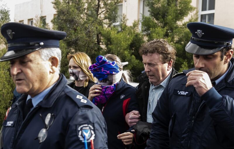 A British teenager (C) accused of fasely claiming she was raped by Israeli tourists, covers her face as she leaves the Famagusta District Court in Paralimni in eastern Cyprus, on December 30, 2019, after a verdict at her trial. The Briton who had alleged 12 Israeli tourists gang raped her on July 17, at a hotel in the eastern resort of Ayia Napa, has been found guilty of lying by a Cypriot court, her sentencing adjourned until January 7. / AFP / Iakovos Hatzistavrou
