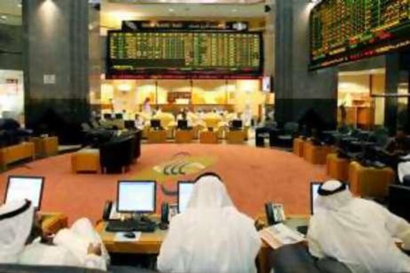 Abu Dhabi - April 9th ,  2008 - Stock pictures of Traders working at their computers  at the Abu Dhabi Securities Market, Al Ghaith  Tower, Hamdan  street, Abu Dhabi ( Andrew Parsons  /  The National ) *** Local Caption *** ap0010-0804-stock market.jpg