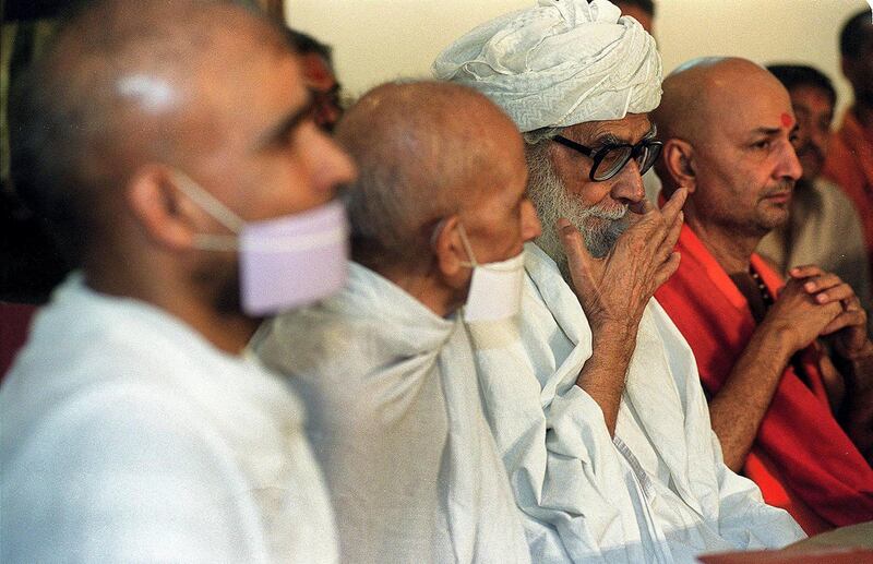 Muslim cleric and scholar Maulana Wahiduddin Khan (2nd from R) gestures as Indian religious leaders including Hindu high priest Swami Sarswati (R) and Jain priest Acharya Nagraj (2nd from L) address a press conference 21 October 1999 in New Delhi on the forthcoming visit to India of Pope John Paul II.  Swami Sarswati said the Pope should be welcomed as a messenger of world peace, though his visit has met with opposition from various extremist Hindu organisations. (Photo by JOHN MACDOUGALL / AFP)