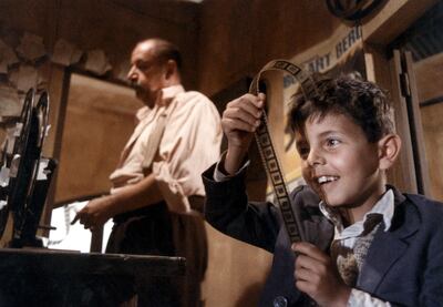 F65KP6 Nuovo Cinema Paradiso Year : 1988 Italy / France Director : Giuseppe Tornatore Philippe Noiret, Salvatore Cascio. Image shot 1988. Exact date unknown.