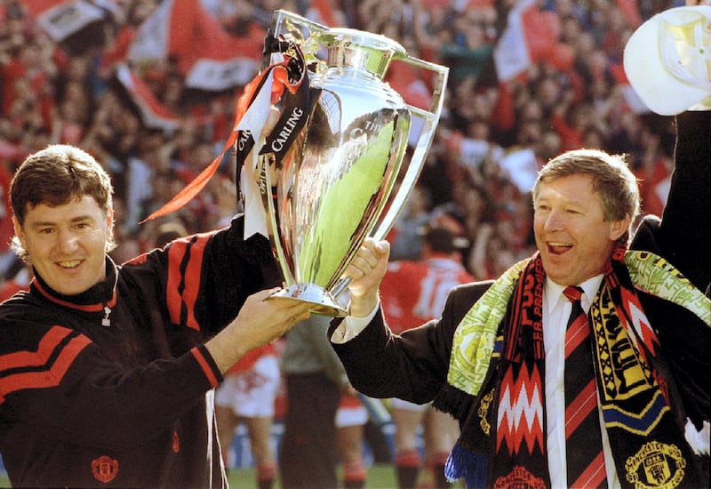 Manchester United's manager Alex Ferguson (R) holds the Premier League trophy aloft with assistant manager Brian Kidd, May 8, 1994 at Old Trafford

REUTERS/Bob Collier - PBEAHUNGPAV