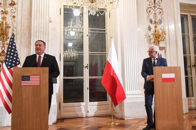 Polish Foreign Minister Jacek Czaputowicz (R) and US Secretary of State Mike Pompeo give a joint press conference on February 12, 2019 in Warsaw. / AFP / Janek SKARZYNSKI
