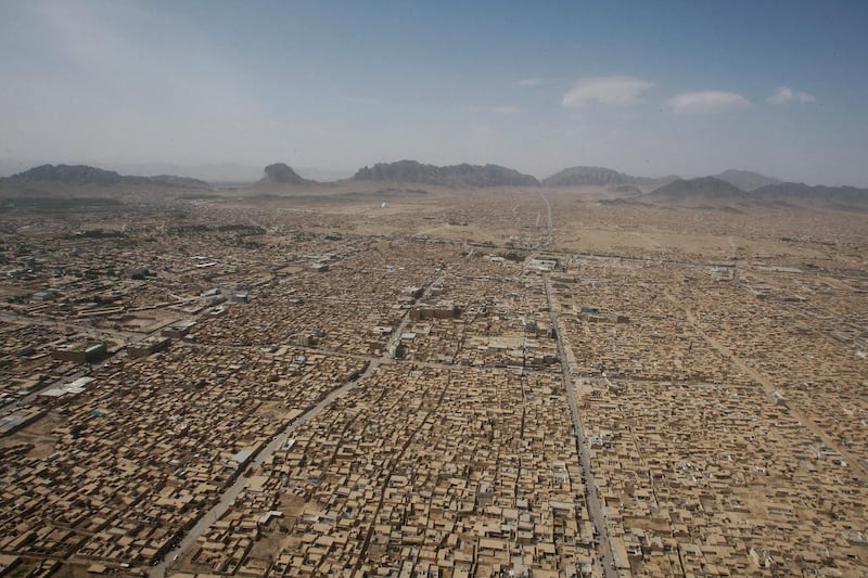 An aerial view of Kandahar is seen from the blackhawk helicopter carrying US Secretary of Defense Robert Gates during his visit to the southern region of Afghanistan, on May 7, 2009. Gates flew into Afghanistan to make preparations for deploying an extra 21,000 US soldiers as Washington escalates its war against Taliban insurgents.  AFP/POOL/JASON REED (Photo by JASON REED / POOL / AFP)