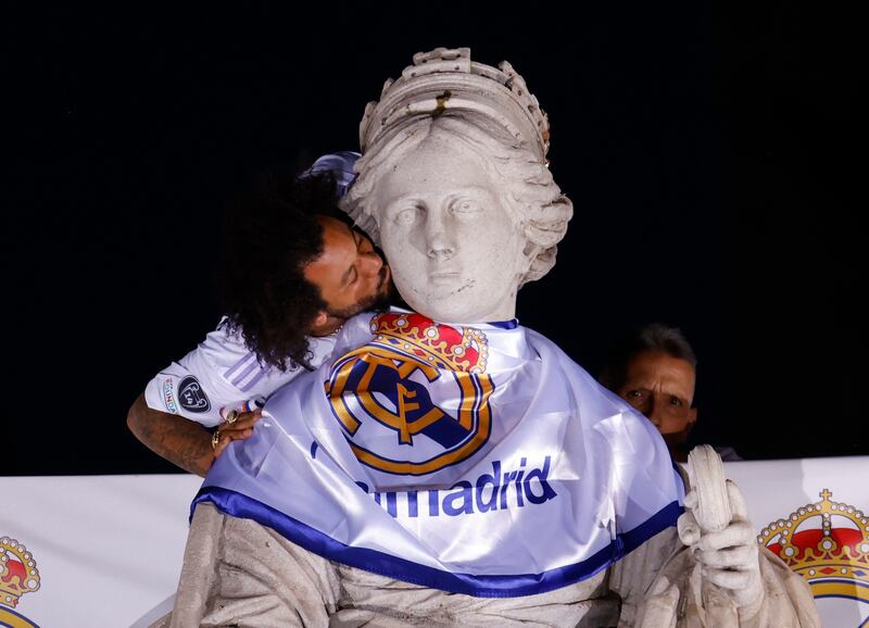 Marcelo kisses the fountain of Cybele during the victory parade. Reuters