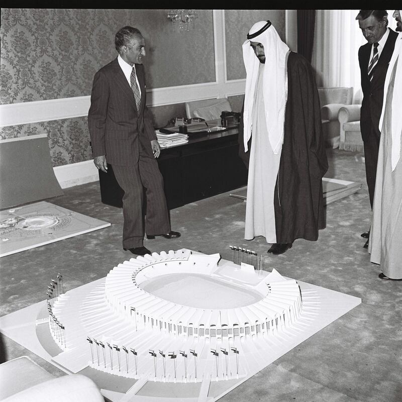 An image from the Itihad archive. Courtesy Al Itihad.
Abu Dhabi, UAE. 1975. Sheikh Zayed having a look at the showcase of Abu Dhabi future projects. *** Local Caption ***  B (4).JPG
