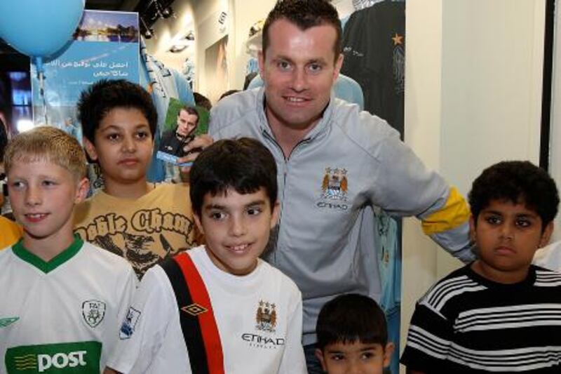 Manchester City FC Goalkeeper Shay Given Visits CityStore Abu Dhabi
Abu Dhabi, March 23, 2011  Ð Manchester City FC goalkeeper Shay Given greeted fans and signed autographs when he visited CityStore Abu Dhabi in Marina Mall last night.
Courtesy EAA