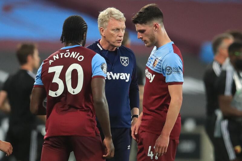 West Ham manager David Moyes talks with Declan Rice after the England midfielder made it 3-1. AFP