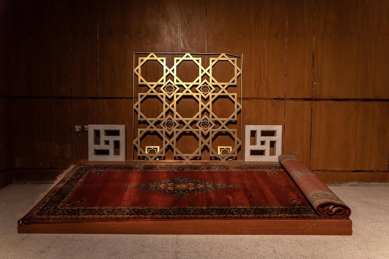 'Flood' (2017-2019), made of old carpet material from the holy mosque of Mecca, copper screen and marble blocks. Image courtesy of Athr and the artist