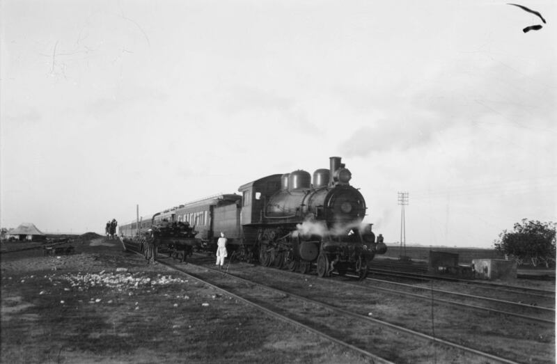 A Jerusalem-Qantara train crossing Egypt's Sinai Desert, on a section of Al Hejaz railway to Auja Al Hafir and El Qusaima via Beersheba. Photo: Matson collection (US Library of Congress)