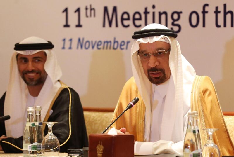 Saudi Energy Minister Khalid al-Falih (R) talks as UAE's Energy Minister Suhail Mohammed Faraj al-Mazroui (L) listens during a meeting of their Joint Ministerial Monitoring Committee in the Emirati capital Abu Dhabi on November 11, 2018. Saudi Arabia said it will trim oil exports by 500,000 barrels per day in December, as major producers met today to consider cuts to shore up sagging prices. / AFP / KARIM SAHIB
