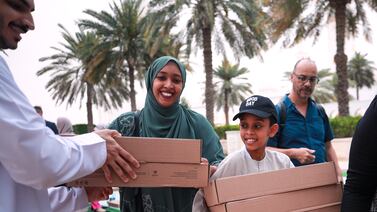 Jusoor volunteers distribute iftar meals at the Sheikh Zayed Grand Mosque in Abu Dhabi. Victor Besa / The National.