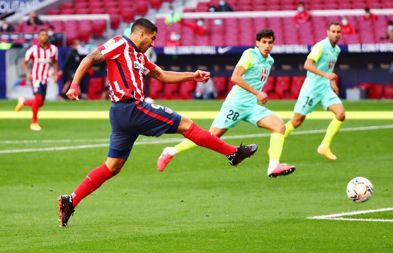 Luis Suarez takes a shot at goal during Atletico's La Liga match against Granada. Reuters