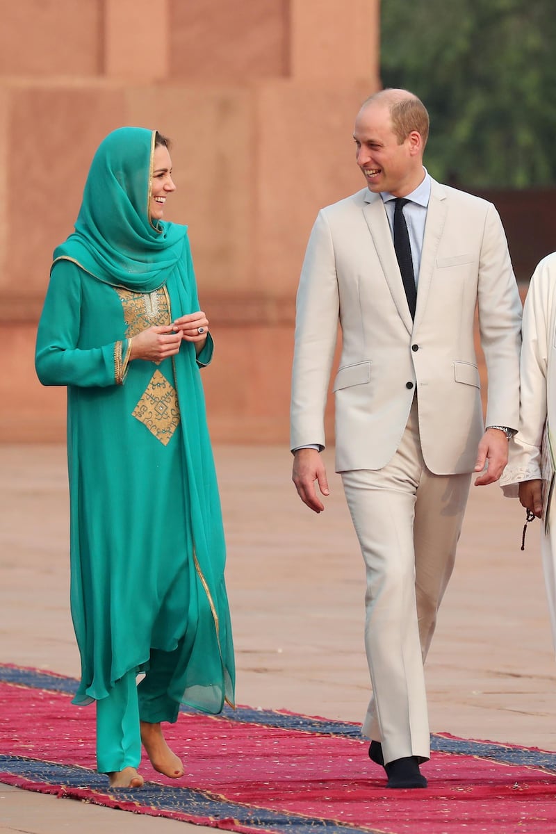 LAHORE, PAKISTAN - OCTOBER 17: Catherine, Duchess of Cambridge and Prince William, Duke of Cambridge visit the Badshahi Mosque within the Walled City during day four of their royal tour of Pakistan on October 17, 2019 in Lahore, Pakistan.  (Photo by Chris Jackson/Getty Images)