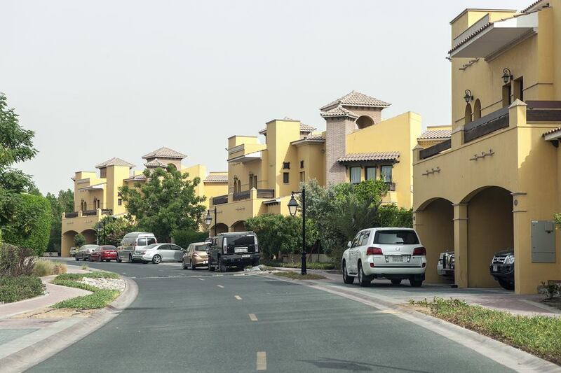 Mirdif villas: Q1-Q2 2015 no change. Q2 2014-Q2 2015 down 7%. 3BR - Dh120,000 to Dh150,000. 4BR - Dh140,000 to Dh170,000. 5BR - Dh150,000 to Dh200,000. Reem Mohammed / The National