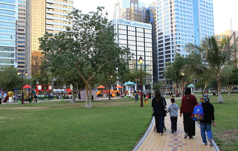 ABU DHABI - UNITED ARAB EMIRATES - 17JAN2013 - Parents and children playing at Capital park on Khalifa Street in Abu Dhabi. Ravindranath K / The National
